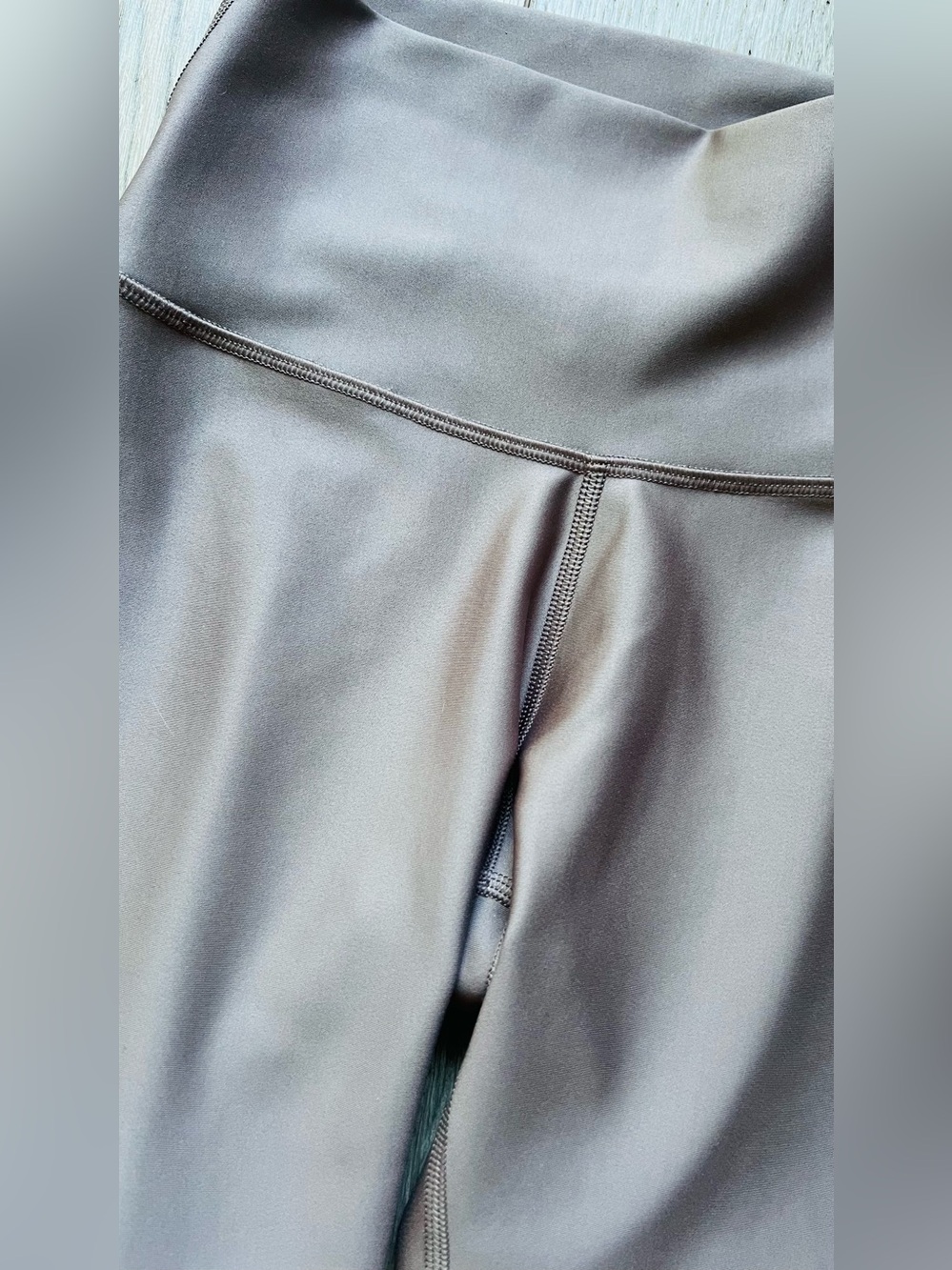 Alo High-Waist Airlift 7/8 Leggings in Mushroom size XS - Picture 4 of 7